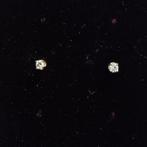 14k Yellow Gold DIAMOND Earings.